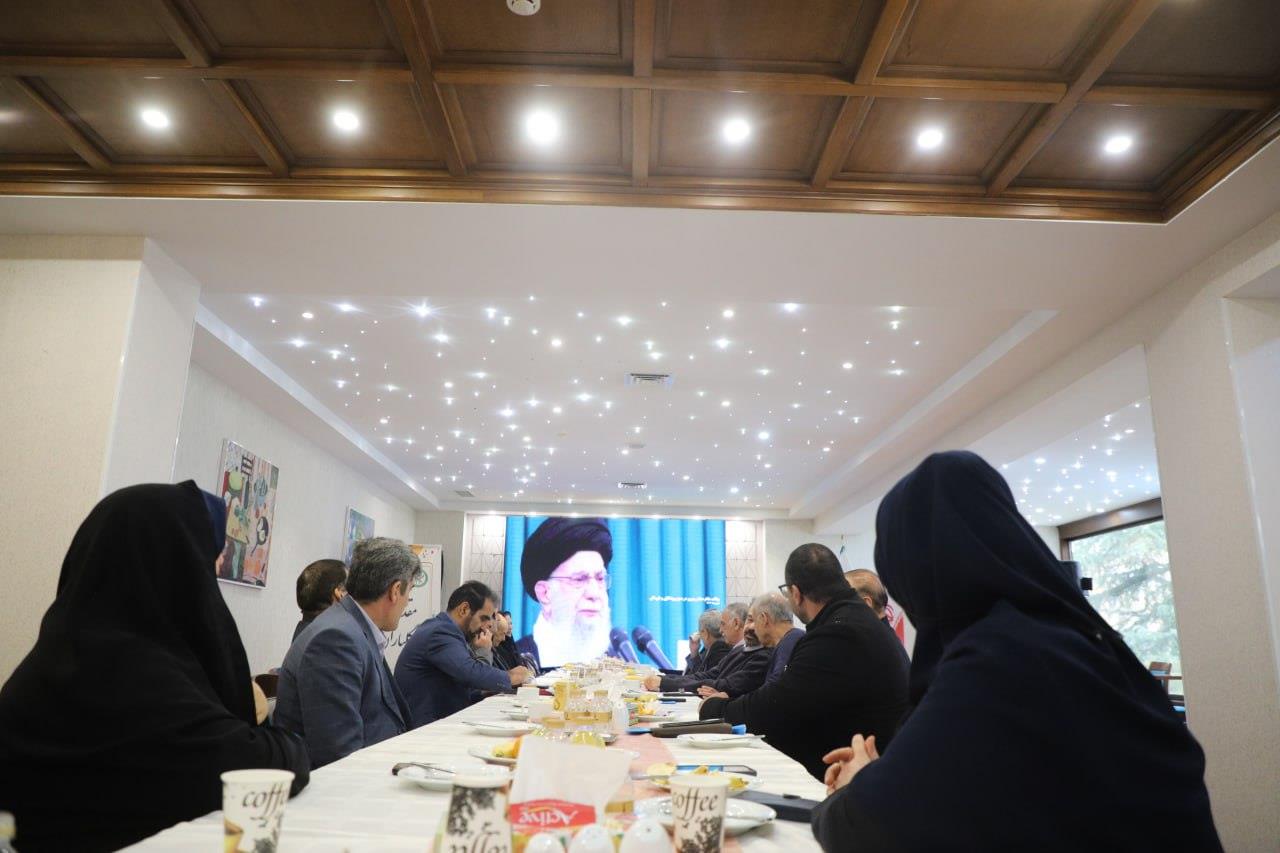 گزارش تصویری گردهمایی صمیمانه جمعی از پیشکسوتان اثرگذار در توسعه آمادگی جسمانی کشور (آذرماه ۱۴۰۴) 7